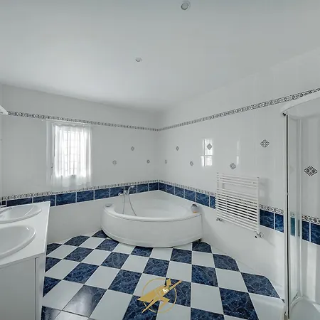 Maison De La Pointe - 4 Etoiles - Vue - Piscine - Canadel 别墅